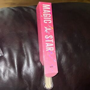 Jeffree Star concealer pale yellow